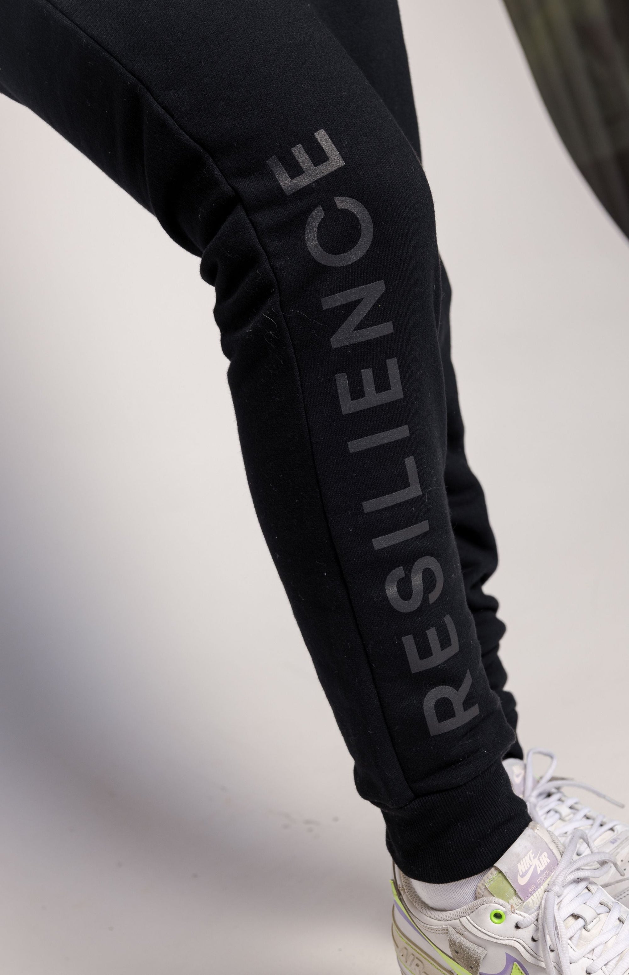 Resilience Jogger Black